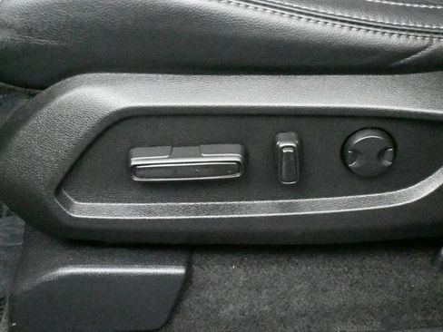 Used 2025 Honda Pilot EX-L image 12