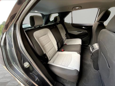 Used 2022 Chevrolet Equinox LS FWD image 24