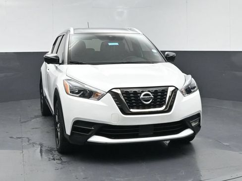 Used 2020 Nissan Kicks SR w/ SR Premium Package FWD image 3