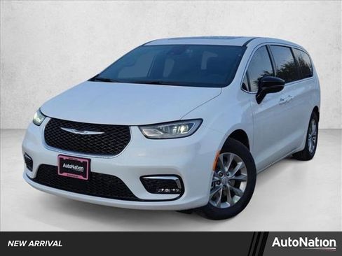 New 2026 Chrysler Pacifica Limited image 1