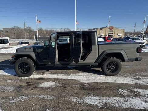 Used 2022 Jeep Gladiator Willys image 4