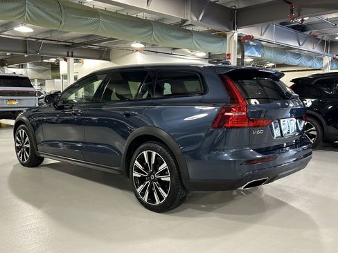 Used 2020 Volvo V60 T5 Cross Country w/ Protection Package AWD/4WD image 4