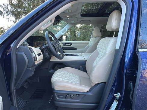 Certified 2025 Nissan Armada Platinum Reserve image 12