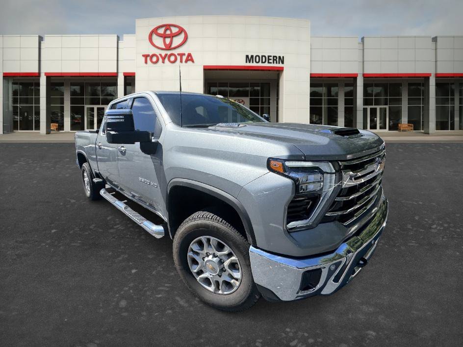 Used 2025 Chevrolet Silverado 2500 LTZ w/ LTZ Premium Package AWD/4WD image 8