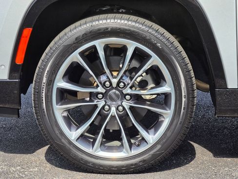 Used 2023 Jeep Wagoneer Series III w/ Premium Group I AWD/4WD image 9