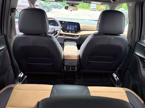 Used 2025 Chevrolet Equinox ACTIV AWD/4WD image 22