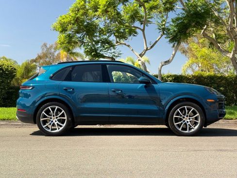 Used 2025 Porsche Cayenne AWD/4WD image 8