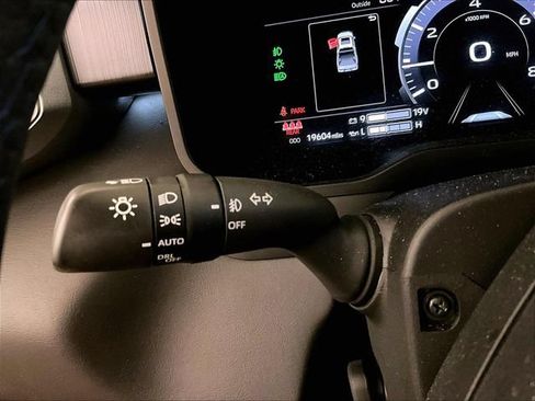Used 2025 Toyota Tundra Platinum AWD/4WD image 30
