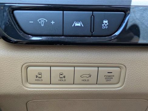 Used 2022 Kia Carnival EX FWD image 19