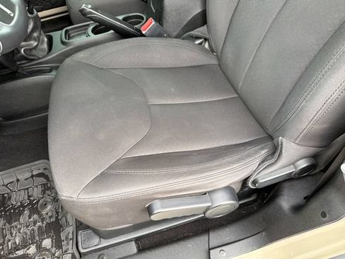 Used 2018 Jeep Wrangler Sport w/ Connectivity Group AWD/4WD image 18