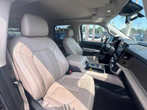 Used 2024 Ford Expedition Max Limited RWD image 19
