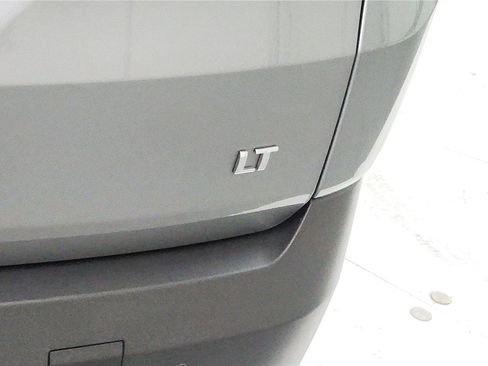 Used 2023 Chevrolet Traverse LT image 31