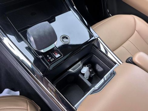 Used 2024 Land Rover Range Rover Sport SE image 19