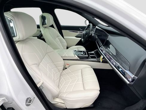 Used 2026 BMW i7 eDrive50 RWD image 19