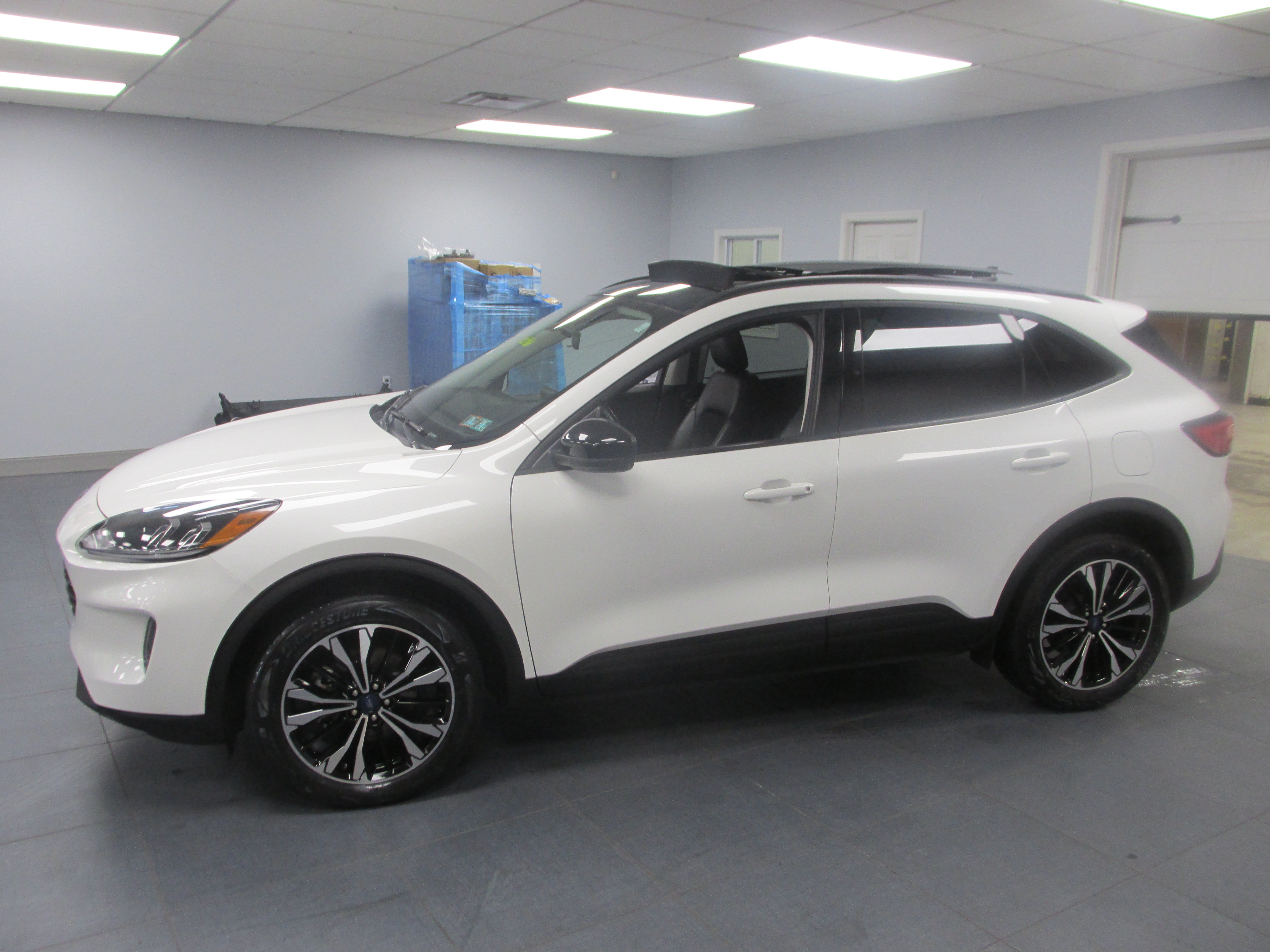 Used 2022 Ford Escape SEL w/ SEL Stealth AWD Package image 8