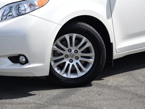Used 2015 Toyota Sienna XLE w/ XLE Navigation Package FWD image 8