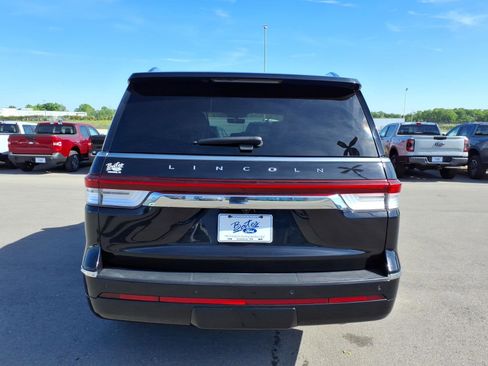 Used 2023 Lincoln Navigator Reserve AWD/4WD image 4
