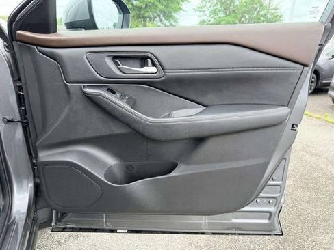 Used 2023 Nissan Rogue SV w/ SV Premium B Package FWD image 8