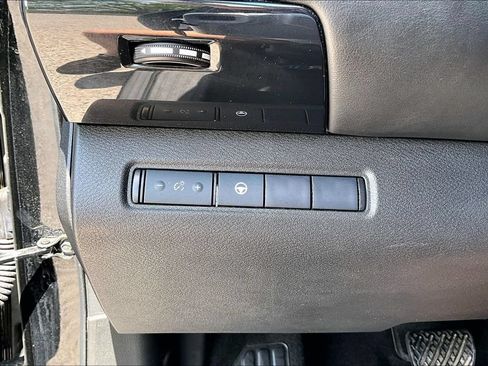 Used 2024 Nissan Pathfinder SV FWD image 32