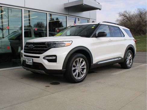 Used 2021 Ford Explorer XLT w/ Equipment Group 202A AWD/4WD image 3