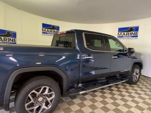 Used 2022 GMC Sierra 1500 SLT w/ SLT Convenience Package AWD/4WD image 2