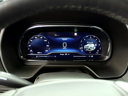 Used 2022 Chevrolet Tahoe Z71 w/ Luxury Package image 13