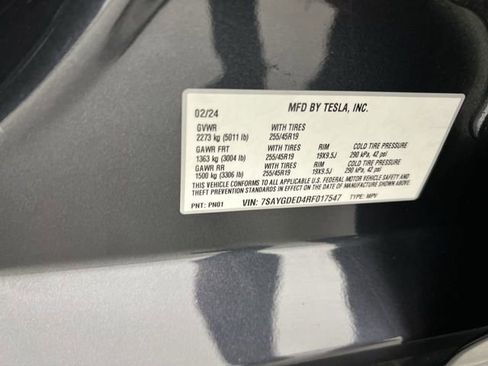 Used 2024 Tesla Model Y 2WD image 32
