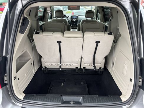 Used 2013 Chrysler Town & Country Touring-L w/ Driver Convenience Group FWD image 38