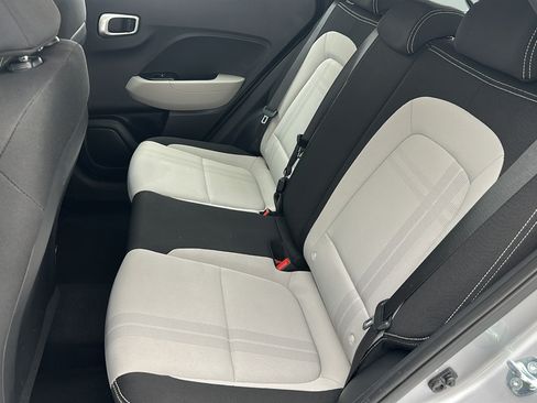Used 2025 Hyundai Venue SEL FWD image 10
