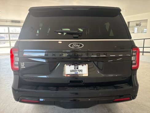 Used 2022 Ford Expedition Max Limited image 22