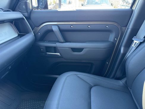 Certified 2025 Land Rover Defender 110 X-Dynamic SE image 23
