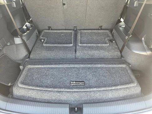 Used 2023 Volkswagen Tiguan SE R-Line image 6