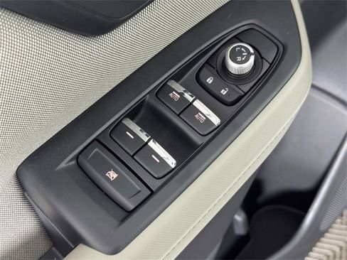 Used 2025 Subaru Forester Premium image 18