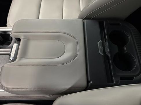 Used 2025 Ford Expedition Active AWD/4WD image 20