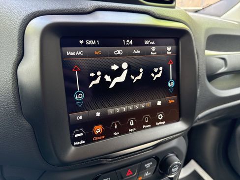 New 2023 Jeep Renegade Latitude image 31