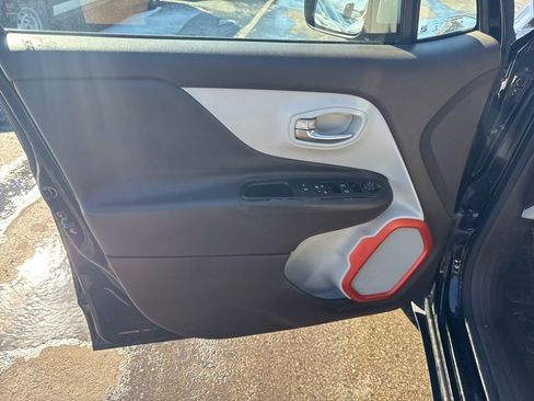 Used 2015 Jeep Renegade Limited image 15