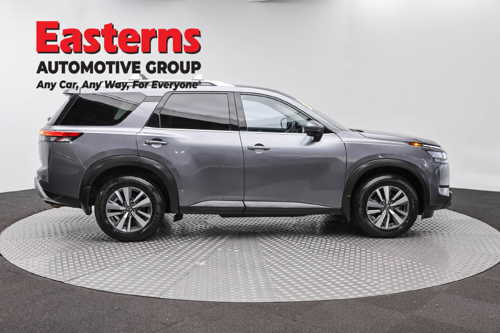 Used 2024 Nissan Pathfinder SL w/ Black Appearance Package AWD/4WD image 5