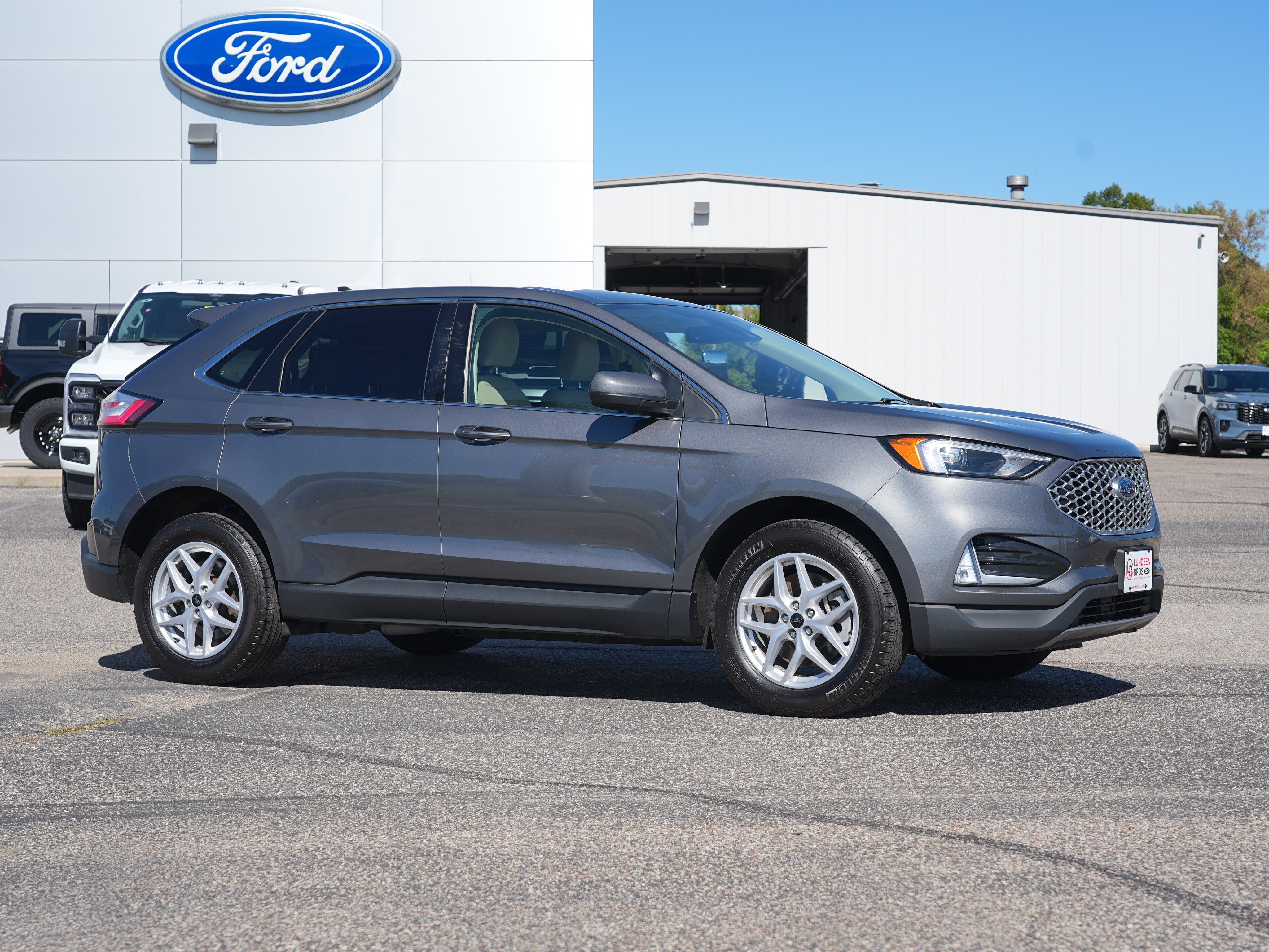 Used 2023 Ford Edge SEL w/ Convenience Package AWD/4WD image 2