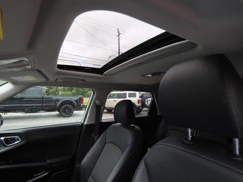 Used 2020 Kia Soul EX FWD image 4