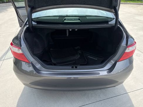 Used 2017 Toyota Camry XLE w/ Moonroof Package FWD image 32