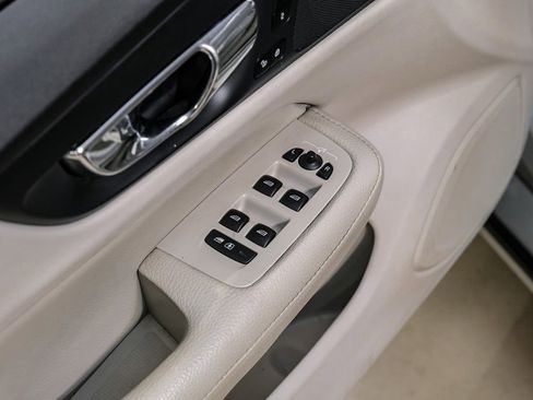 Used 2019 Volvo S60 T5 Momentum w/ Premium Package image 45