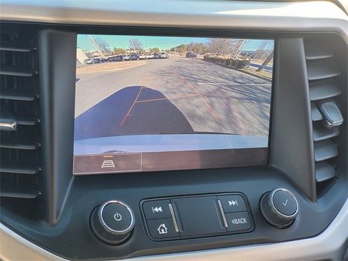 Used 2023 GMC Acadia SLT image 24