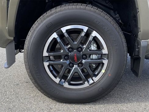 Used 2025 Toyota Tacoma TRD Sport image 12