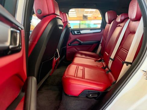 Used 2023 Porsche Cayenne AWD/4WD image 19
