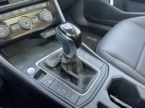Used 2024 Volkswagen Jetta SE w/ Panoramic Sunroof Package FWD image 26