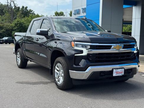 Used 2023 Chevrolet Silverado 1500 LT AWD/4WD image 2