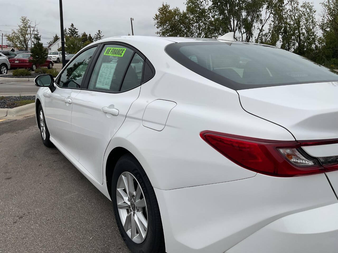 Used 2025 Toyota Camry LE FWD image 5