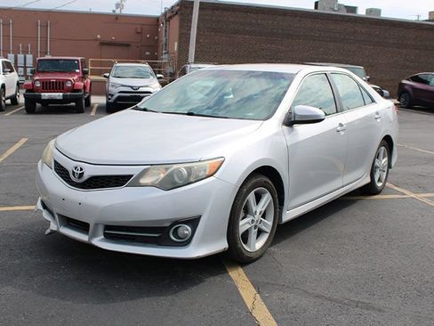 Used 2012 Toyota Camry SE FWD image 2
