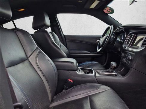 Used 2019 Dodge Charger SXT w/ Leather Interior Group RWD image 17