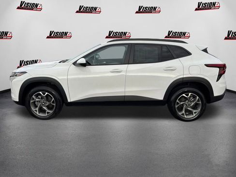 Used 2024 Chevrolet Trax LT w/ Driver Confidence Package image 8